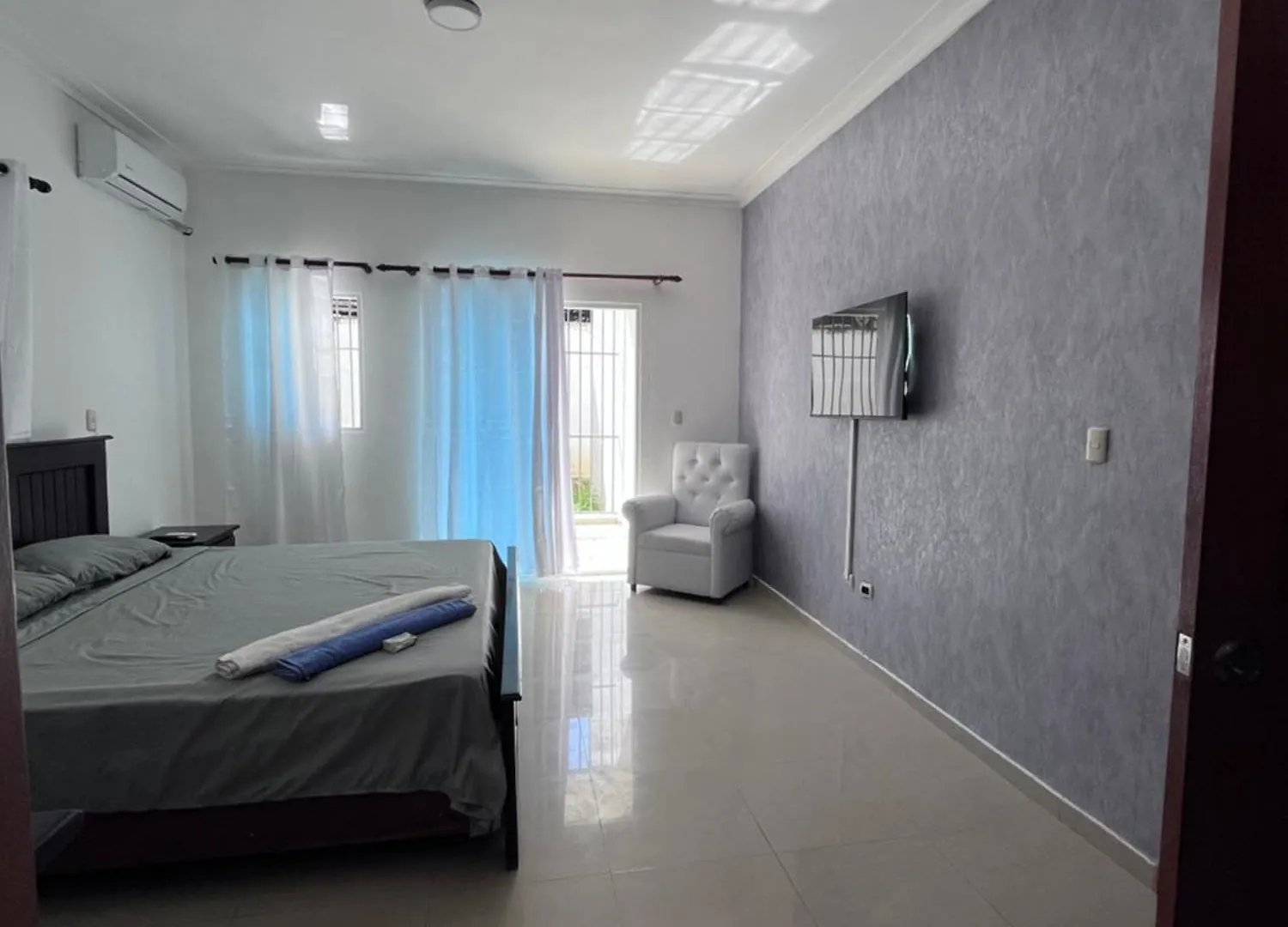 Beachside Private Room & Private Bathroom In Spacious Apartment Πούντα Κάνα Δωμάτια σε οικογενειακή κατοικία