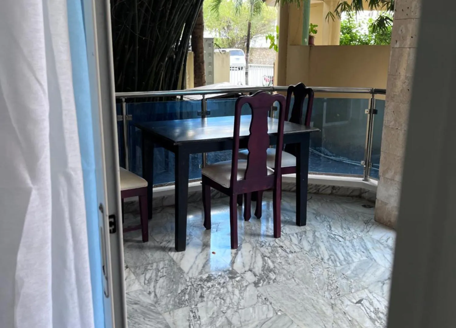 Δωμάτια σε οικογενειακή κατοικία Beachside Private Room & Private Bathroom In Spacious Apartment Πούντα Κάνα
